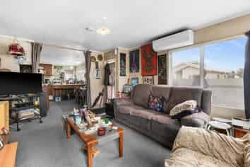 1045B Kauri Place, Mahora