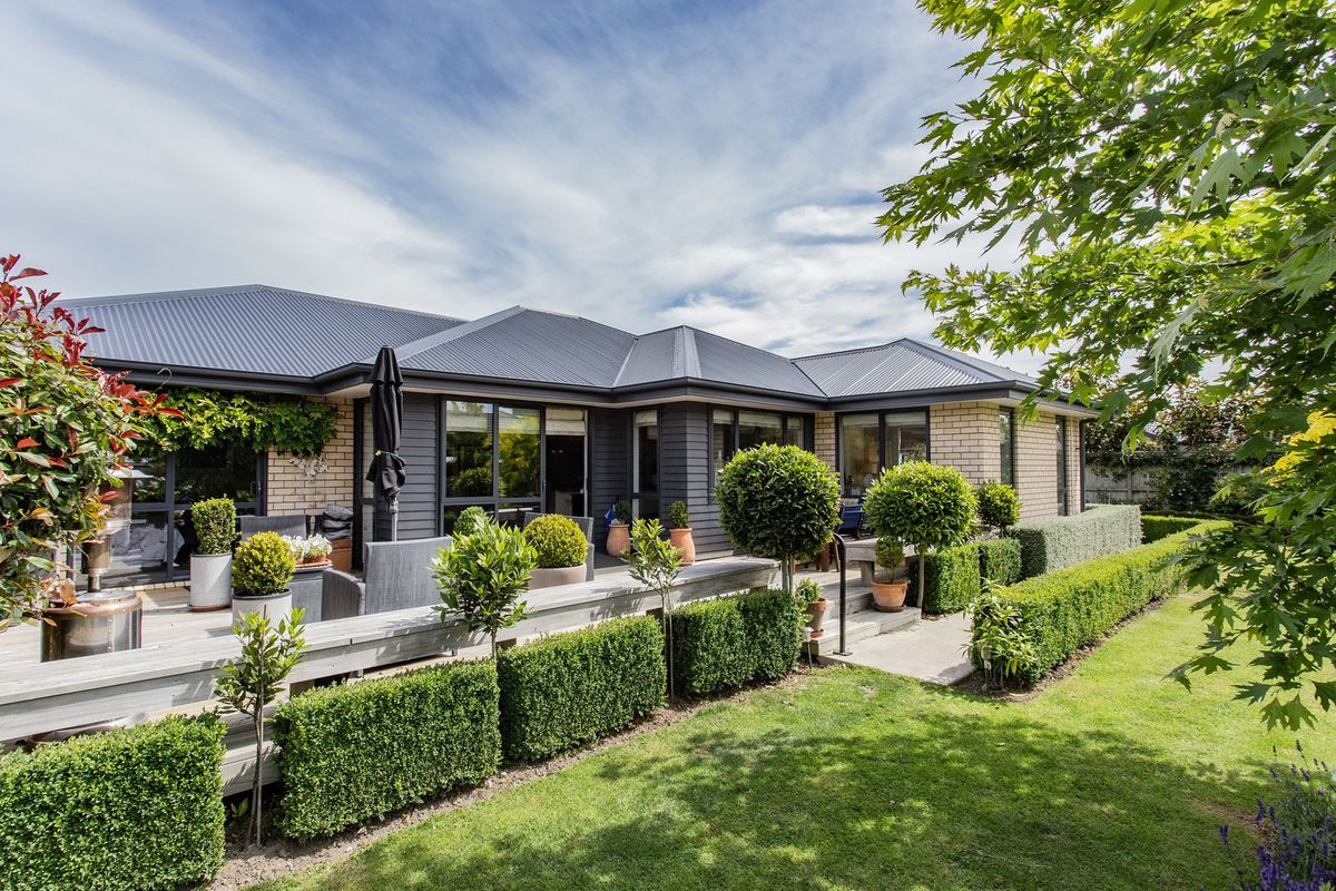 Upgraded, Refined and Absolutely Stunning - Widok 2