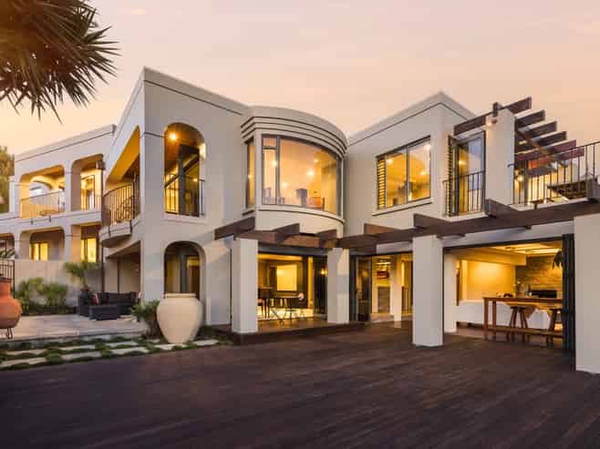 1025 River Road, Queenwood