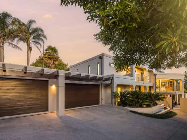 1025 River Road, Queenwood