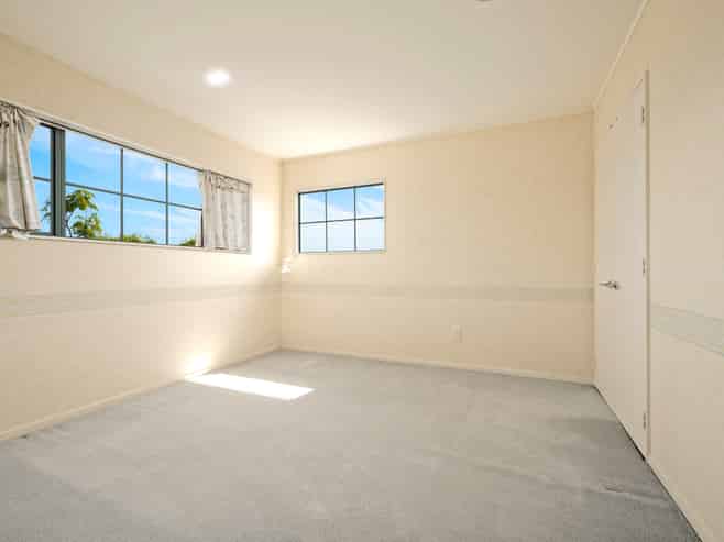 2/2 Hobie Court, West Harbour