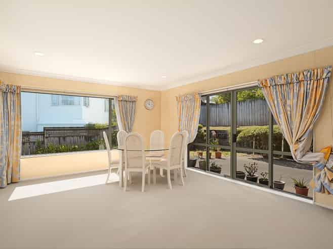 2/2 Hobie Court, West Harbour