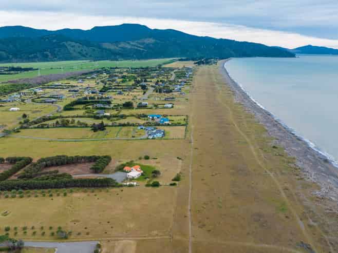 16 Hinepango Drive, Rarangi