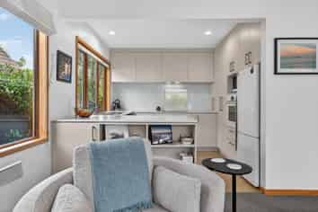 2/130 Muritai Road, Eastbourne