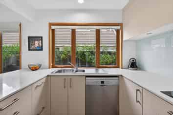 2/130 Muritai Road, Eastbourne