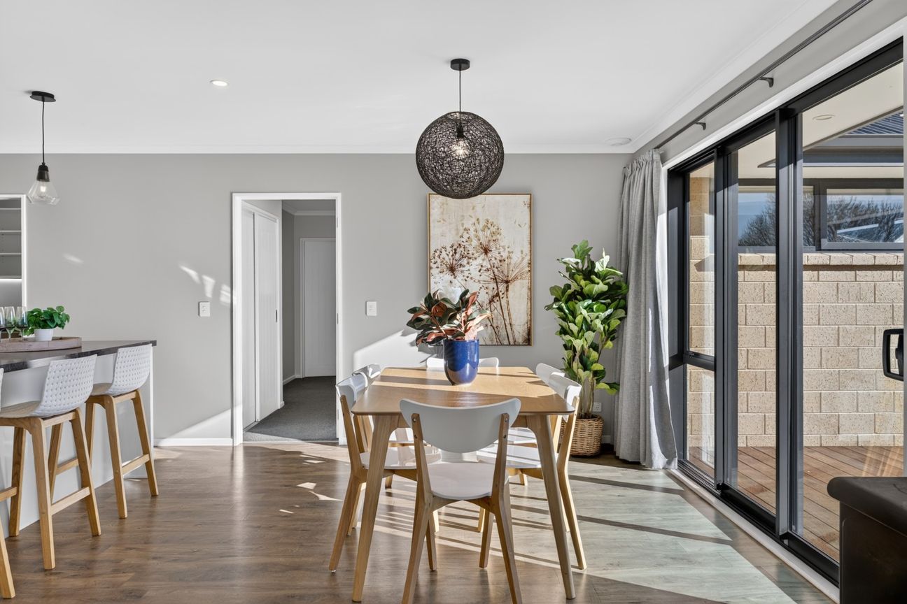 Available now - modern home, prime location - View 2