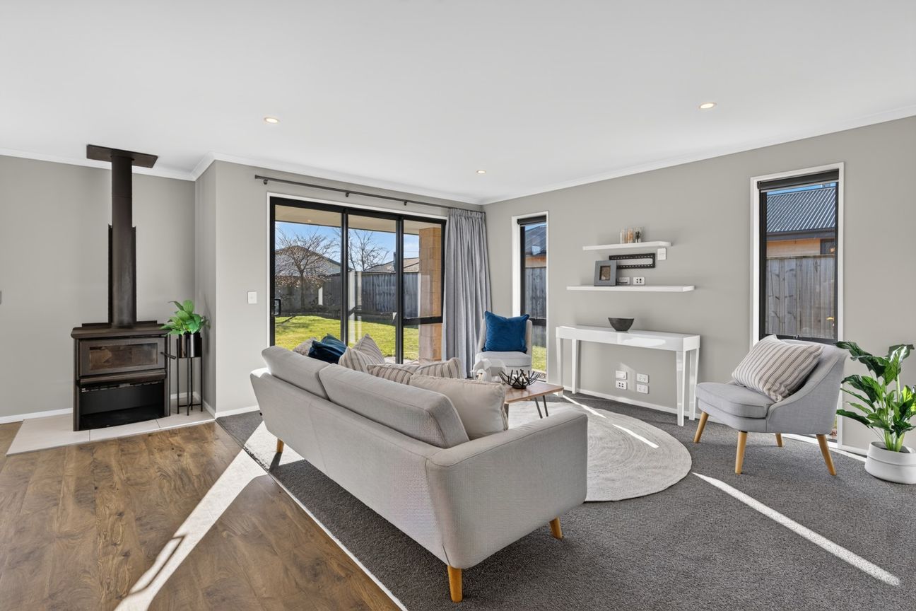 Available now - modern home, prime location - View 3