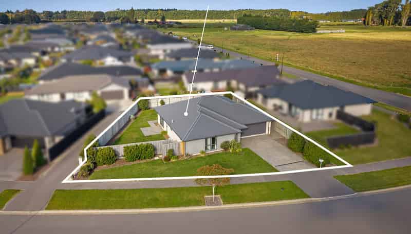 4 Hamlett Drive, Woodend