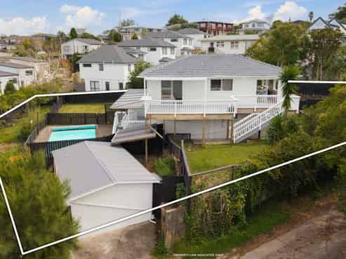 34 Cyclarama Crescent, Massey