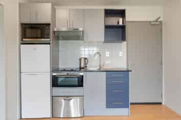 6e/17 Crown Lynn Place, New Lynn