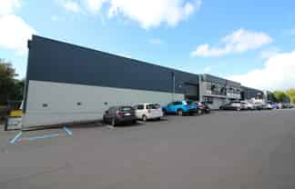 Highly functional office/warehouse