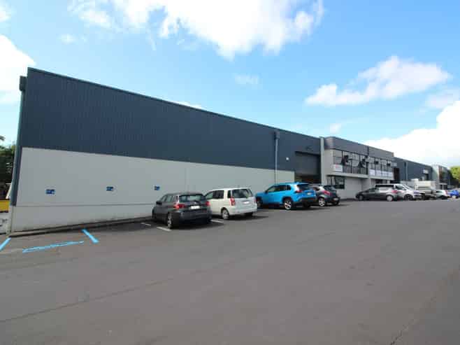 Highly functional office/warehouse