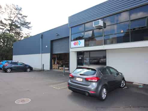 Highly functional office/warehouse