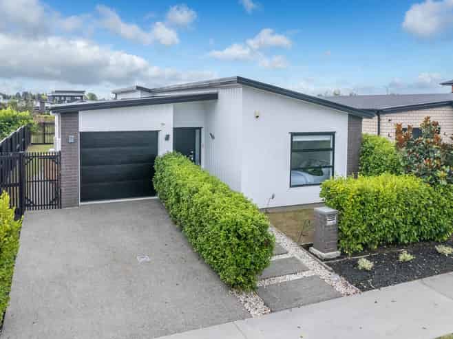 67 Probert Crescent, Chartwell