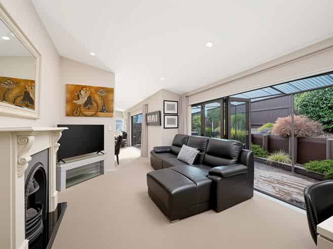 77 San Marino Drive West, Henderson