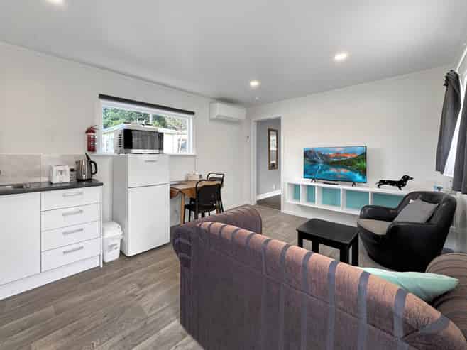 43A Tauhinu Road, Miramar