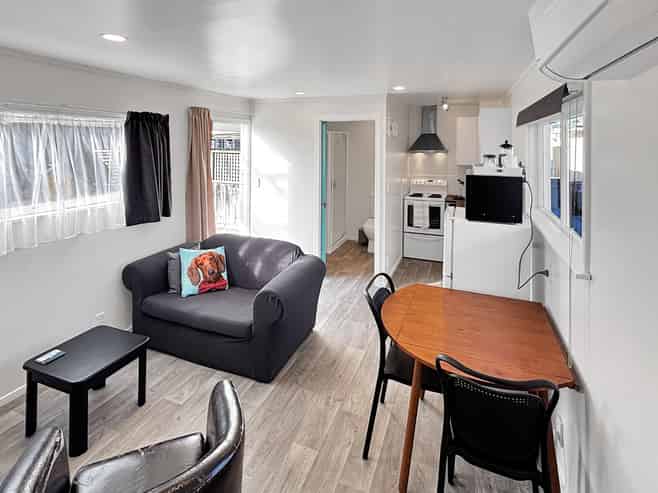 43A Tauhinu Road, Miramar