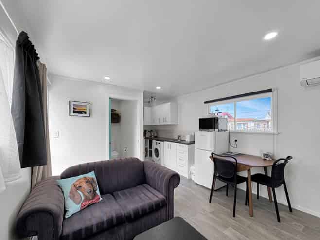 43A Tauhinu Road, Miramar