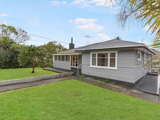 2102 Great North Road, Avondale