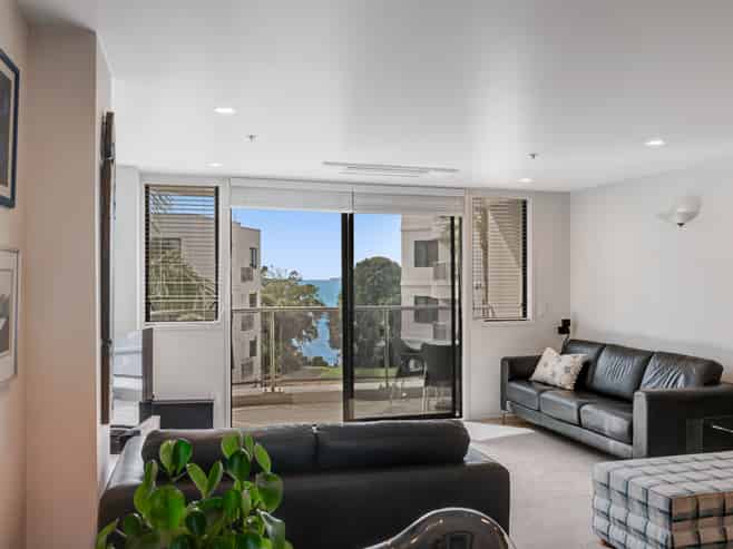 3A/171 Hurstmere Road, Takapuna