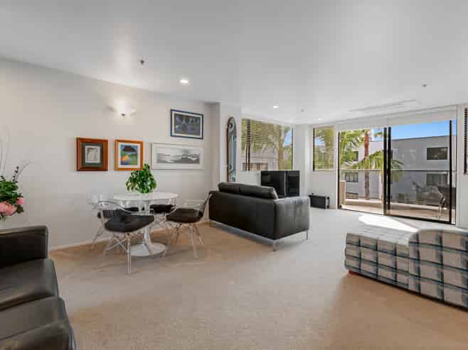 3A/171 Hurstmere Road, Takapuna