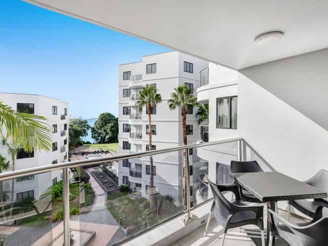 3A/171 Hurstmere Road, Takapuna