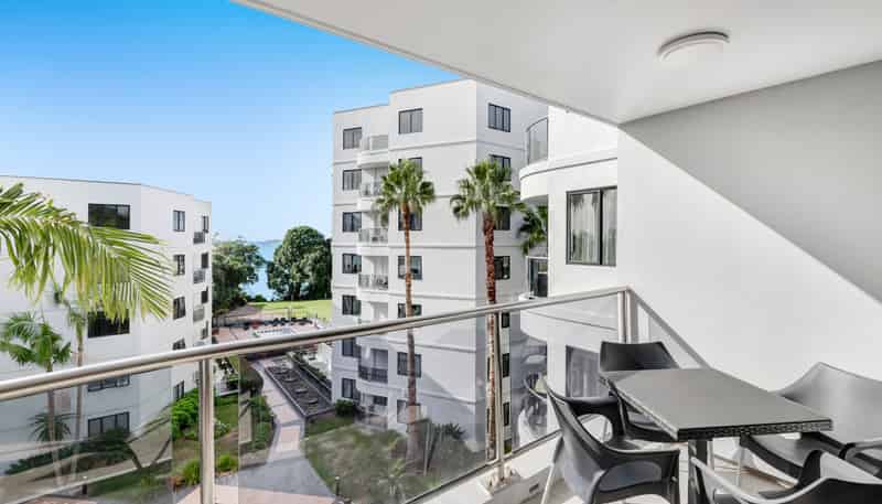 3A/171 Hurstmere Road, Takapuna