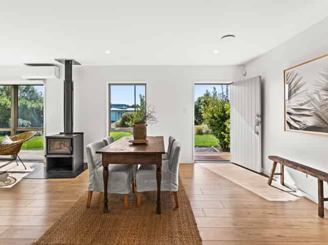 14 Cape Grove, Haumoana