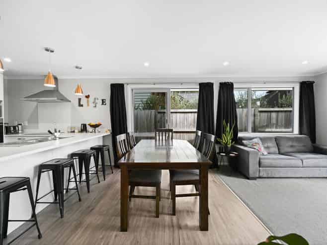 16 Sexton Road, Huntington