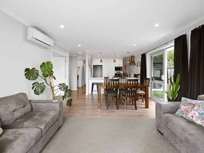 16 Sexton Road, Huntington