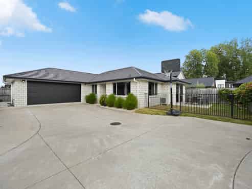 16 Sexton Road, Huntington