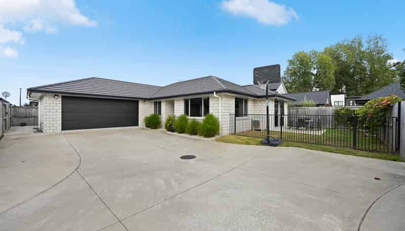 16 Sexton Road, Huntington