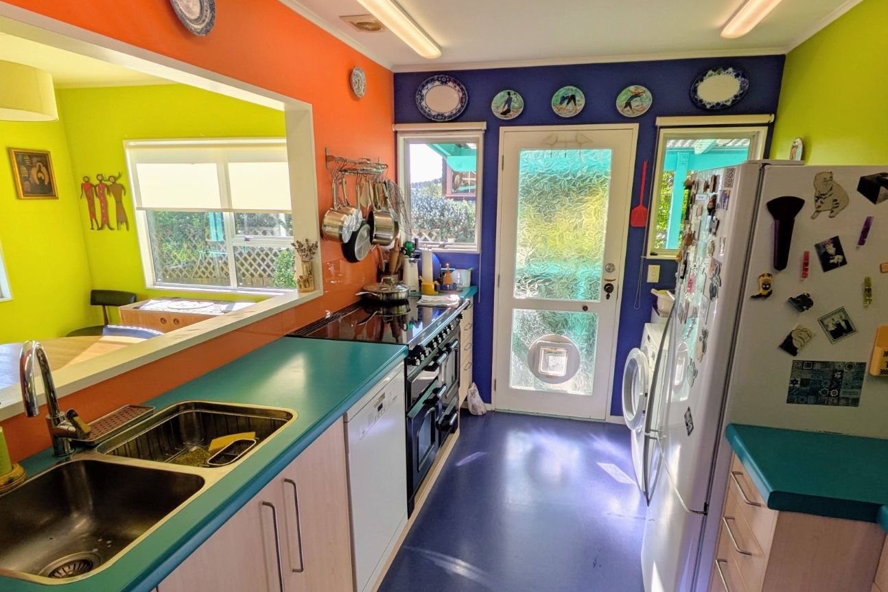 Bright, Colourful Coastal Living with Tasman Bay Views – 3 Bedroom Home in Atawhai - Vista 2