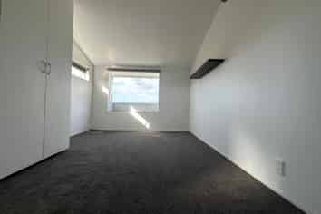 34B Mountbatten Avenue, Hillcrest