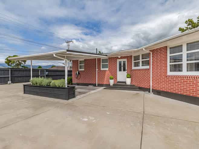175 Bartholomew Road, Levin