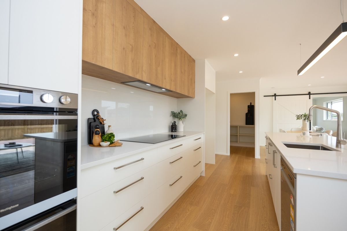 Be the first lucky owner!, Feilding