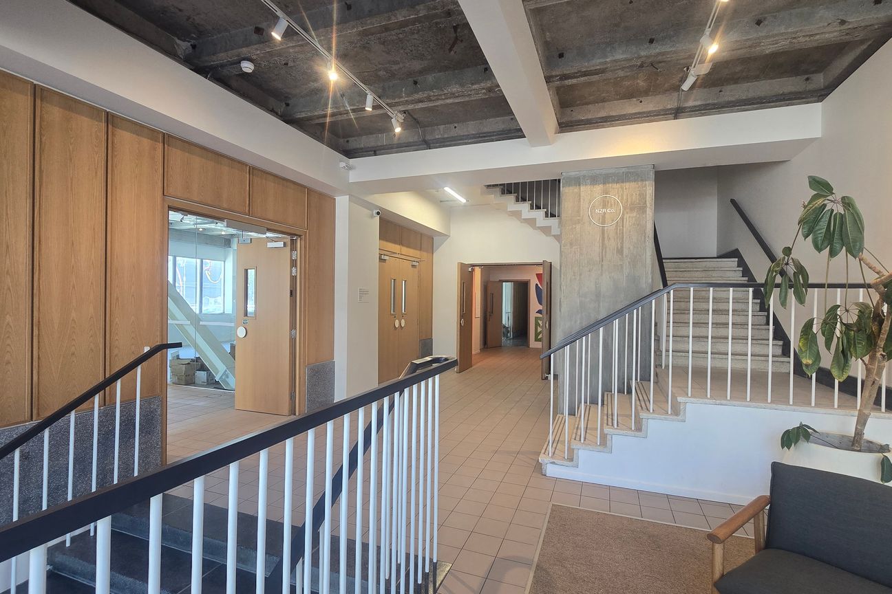 Impressive CBD Offices - Vista 5