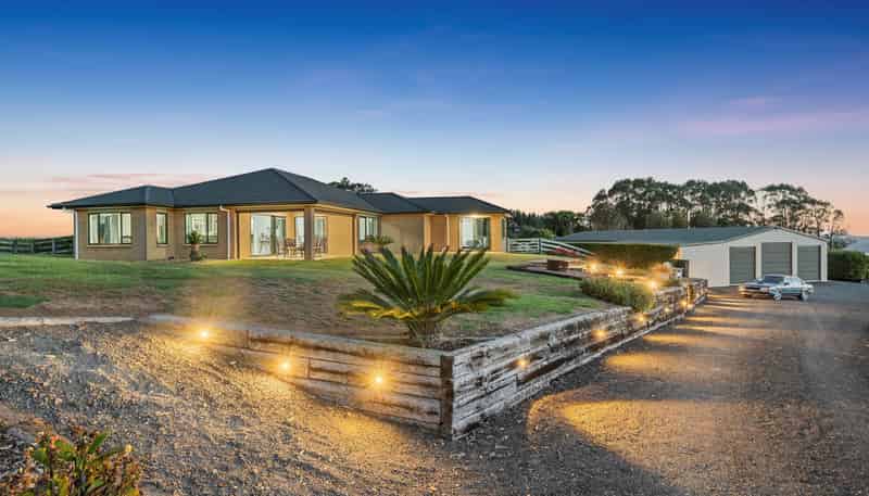 223 Pinnacle Hill Road, Bombay
