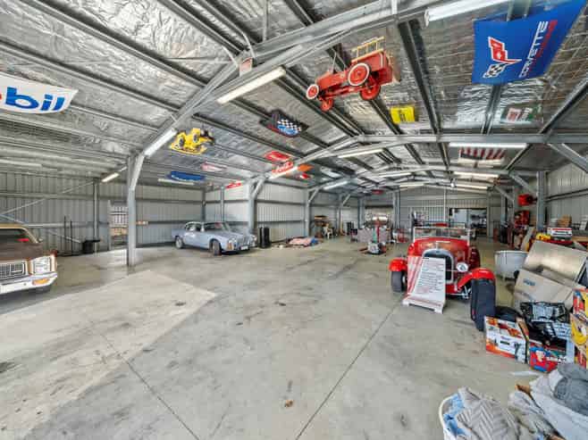 223 Pinnacle Hill Road, Bombay