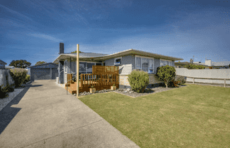 69 Clarence Cox Crescent, Pirimai