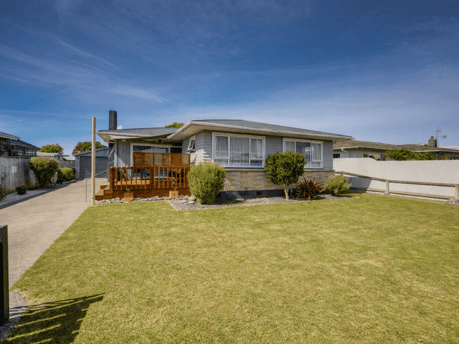 69 Clarence Cox Crescent, Pirimai