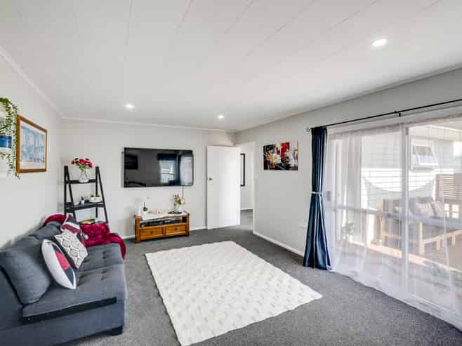 69 Clarence Cox Crescent, Pirimai