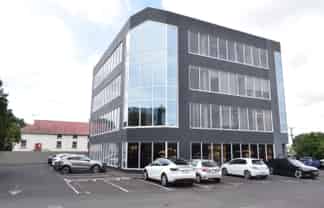 212 sqm office ideal for medical or clinical