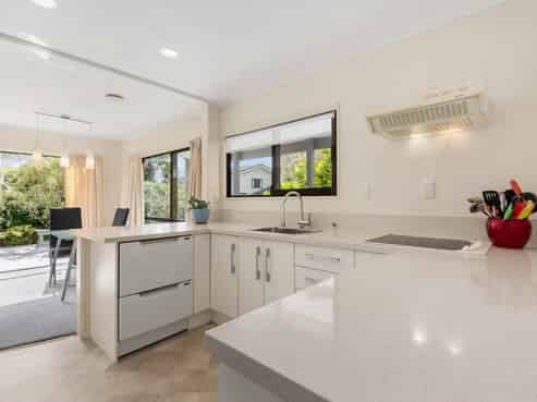 2/102 Manhattan Heights, Glendene
