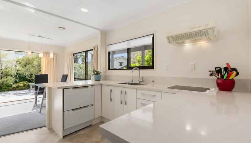 2/102 Manhattan Heights, Glendene