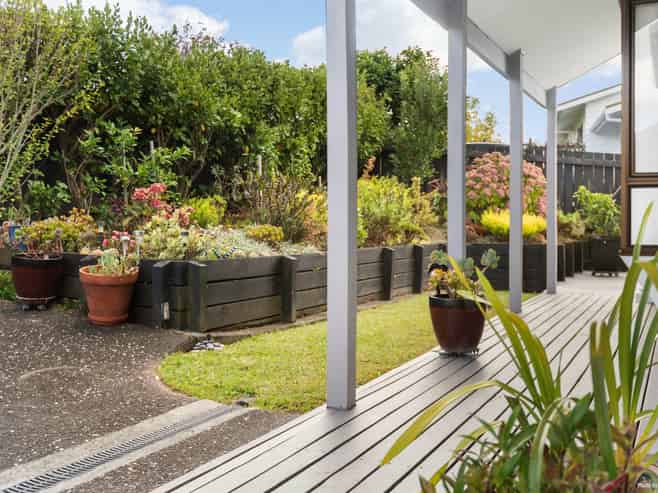 2/102 Manhattan Heights, Glendene