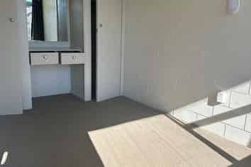 6/2 Hammond Street, Hamilton Central