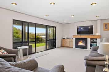 2/18 Sailmaker Close, WHITBY