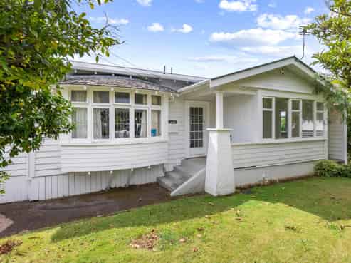 15 Rossgrove Terrace, Mount Albert