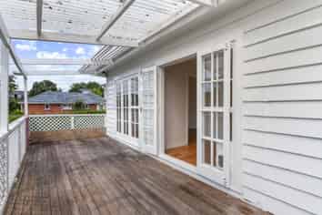 15 Rossgrove Terrace, Mount Albert